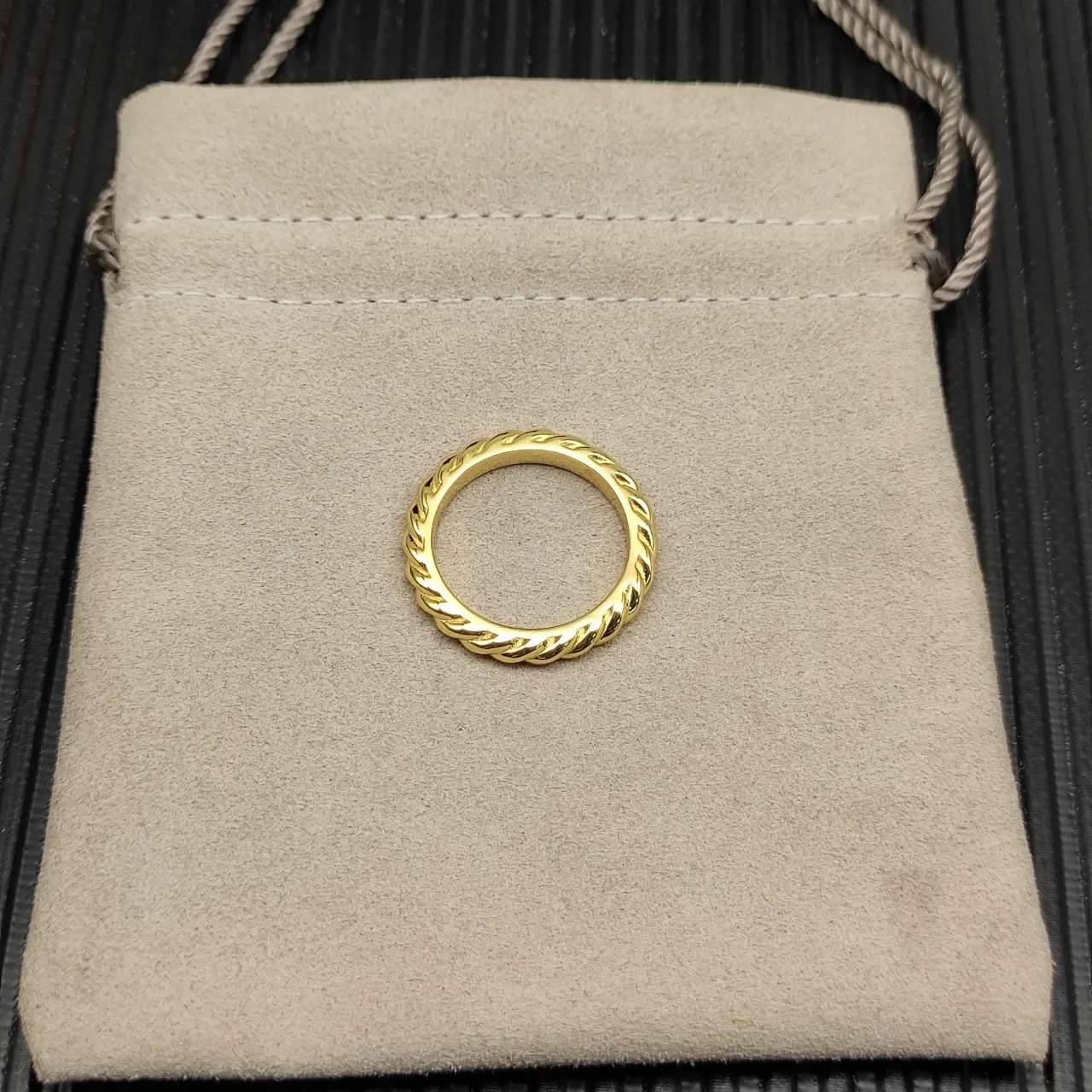 David Yurman Cable Collection فضي ذهبي ملتوي قابل للتراكم خاتم 8