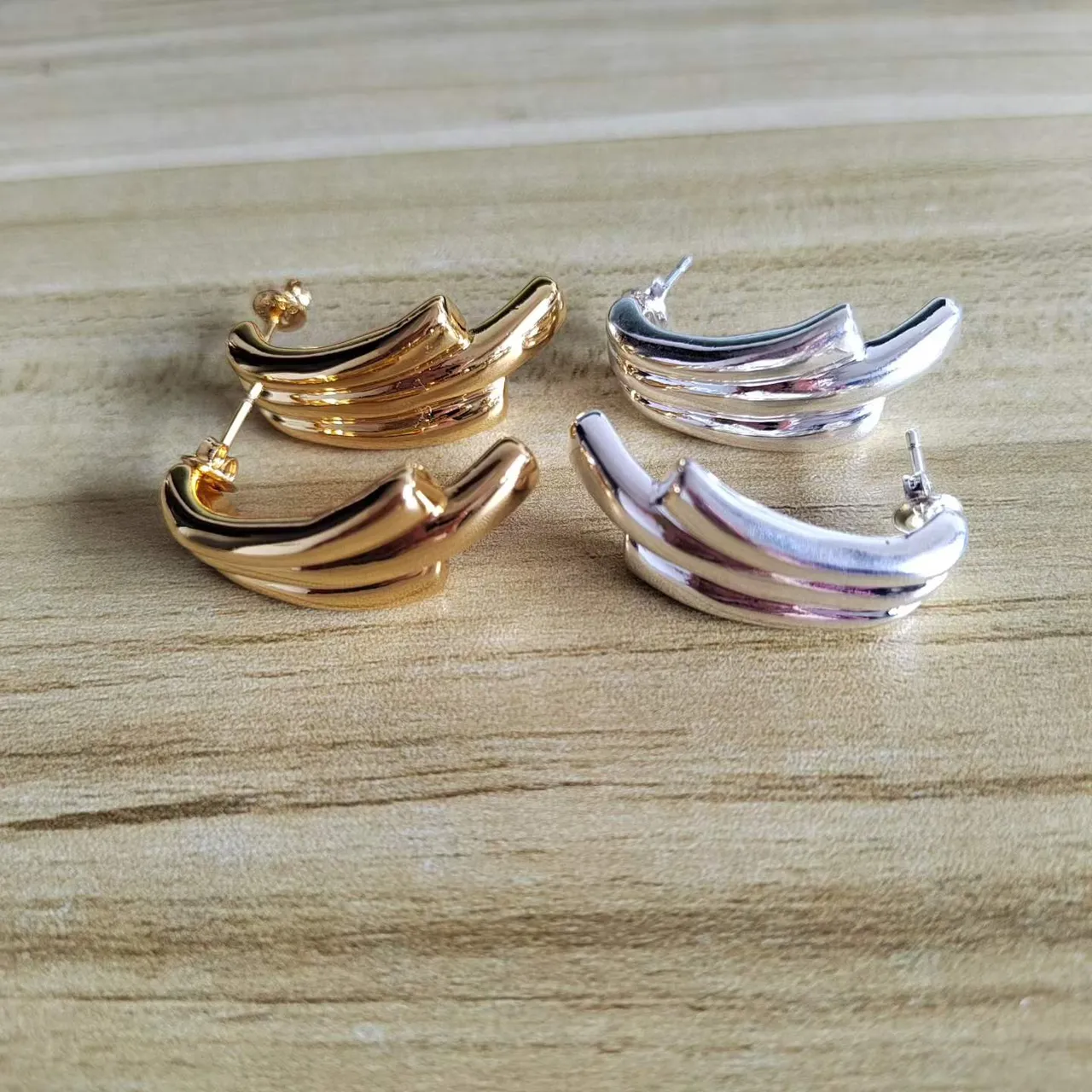 Dual-Stone Faceted Oval and Round Stud Earrings 18