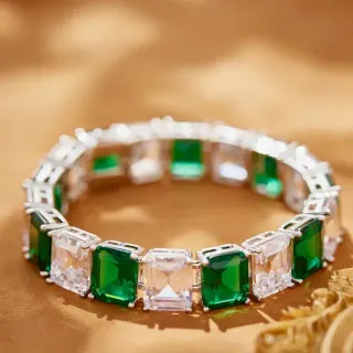 Pulsera con piedras rectangulares esmeralda y transparentes en canal