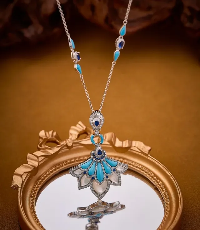 Fan-Shaped Malachite and Mother-of-Pearl Pendant Necklace 6