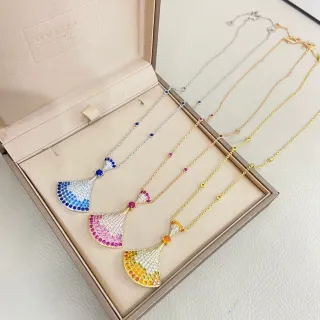 Colliers pendentifs en forme d'éventail avec pierres pavées dégradées