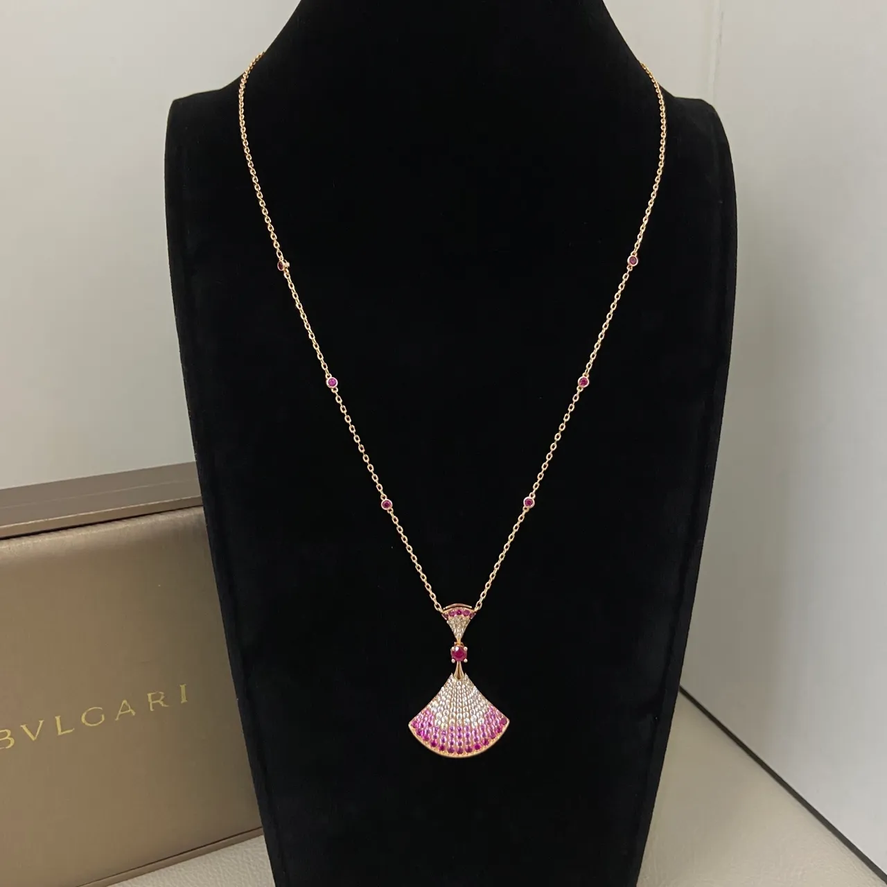 Fan-Shaped Pave Gemstone Gradient Pendant Necklaces 3