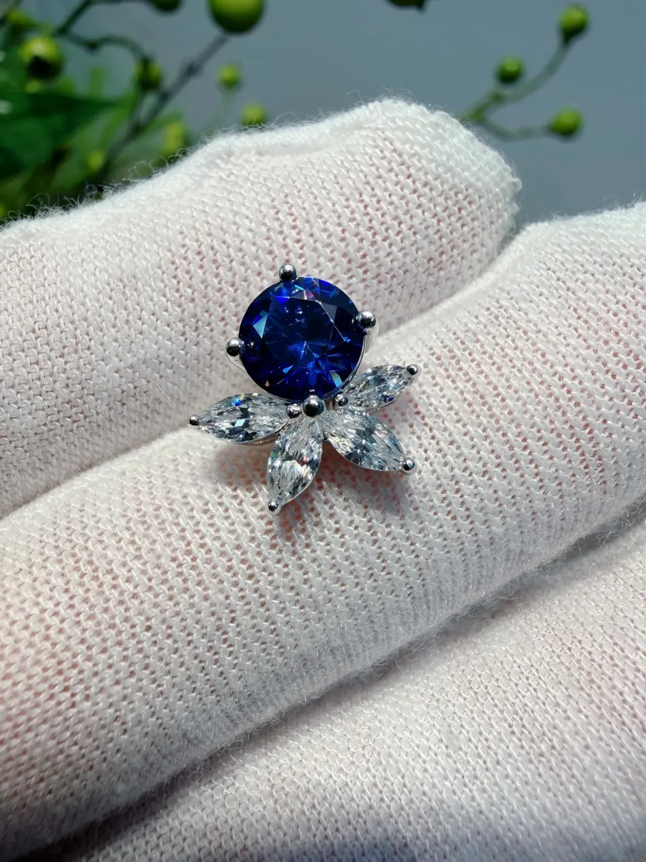 Floral Motif Blue Center Stone Marquise Side Stone Ring 5
