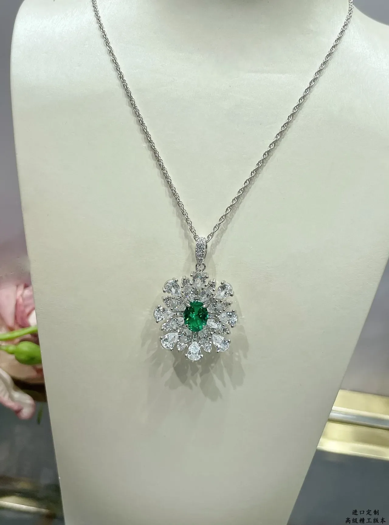 Floral Motif Oval Emerald and Pear-Shaped White Stone Pendant Necklace 3