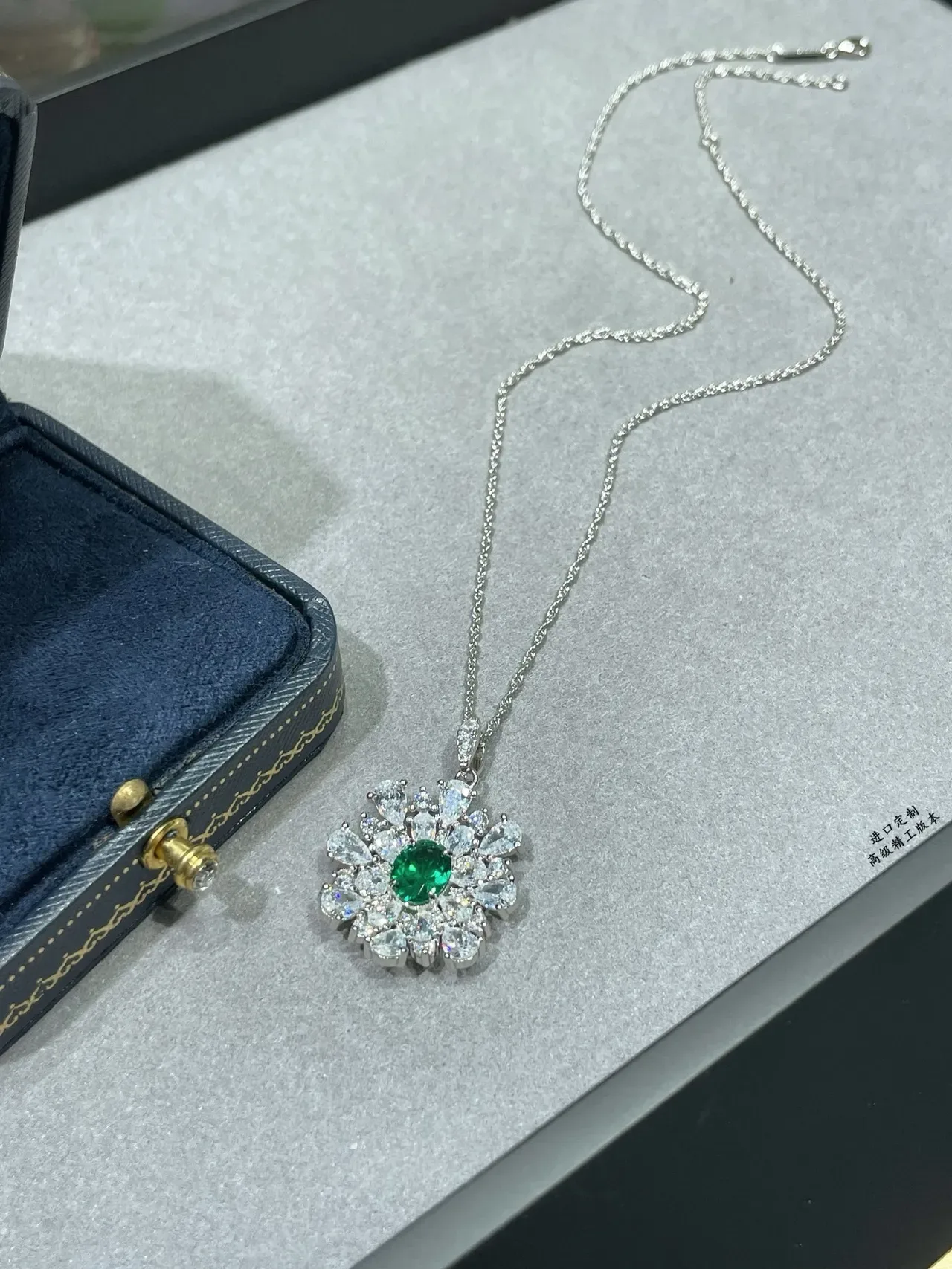Floral Motif Oval Emerald and Pear-Shaped White Stone Pendant Necklace 4