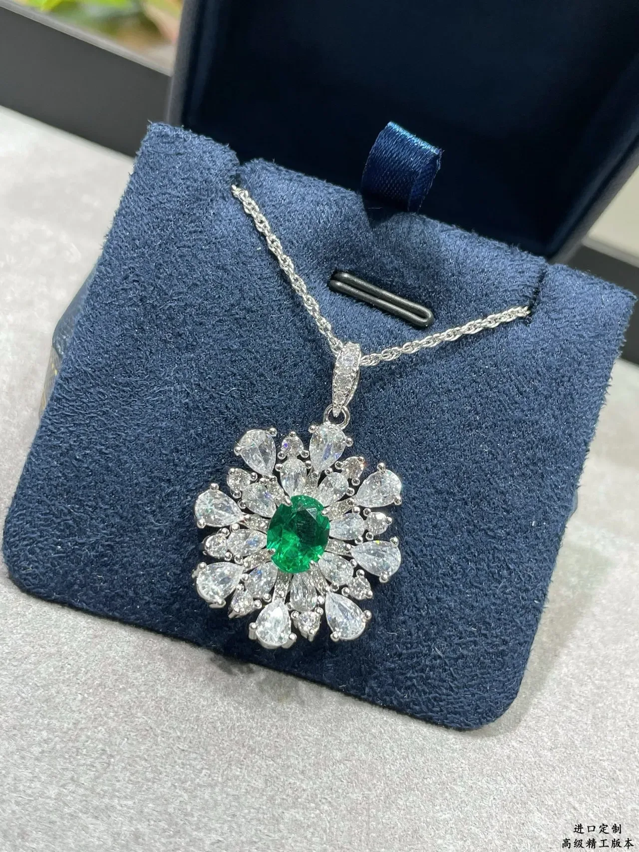 Floral Motif Oval Emerald and Pear-Shaped White Stone Pendant Necklace 7