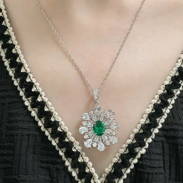 Floral Motif Oval Emerald and Pear-Shaped White Stone Pendant Necklace 8