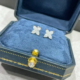 Flower-Shaped Faceted Clear Stone Stud Earrings