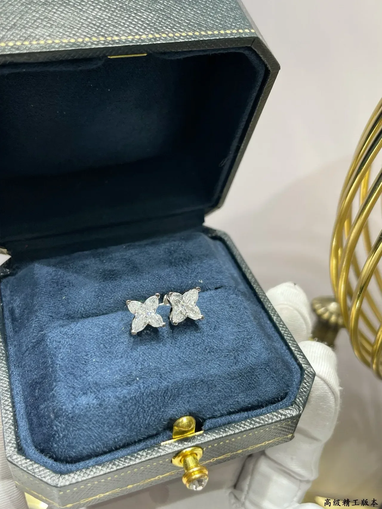 Flower-Shaped Faceted Clear Stone Stud Earrings 5