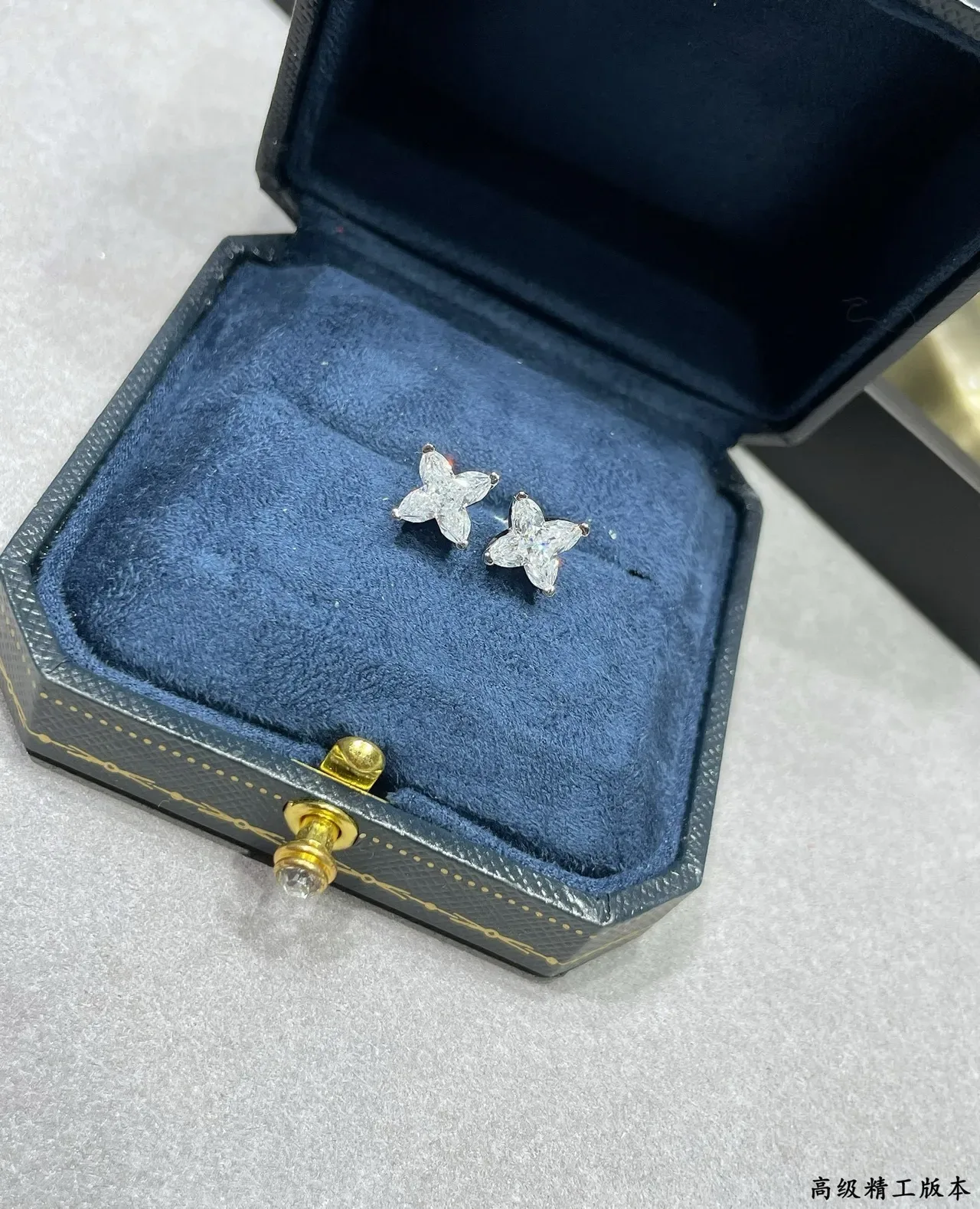 Flower-Shaped Faceted Clear Stone Stud Earrings 6