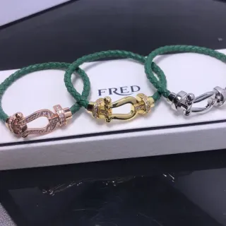 FRED Pulsera de Cuero Trenzado Verde y Oro con Broche en Forma de Herradura