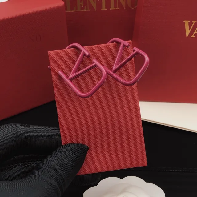 Geometric Matte Pink Open-Frame Hoop Earrings 4