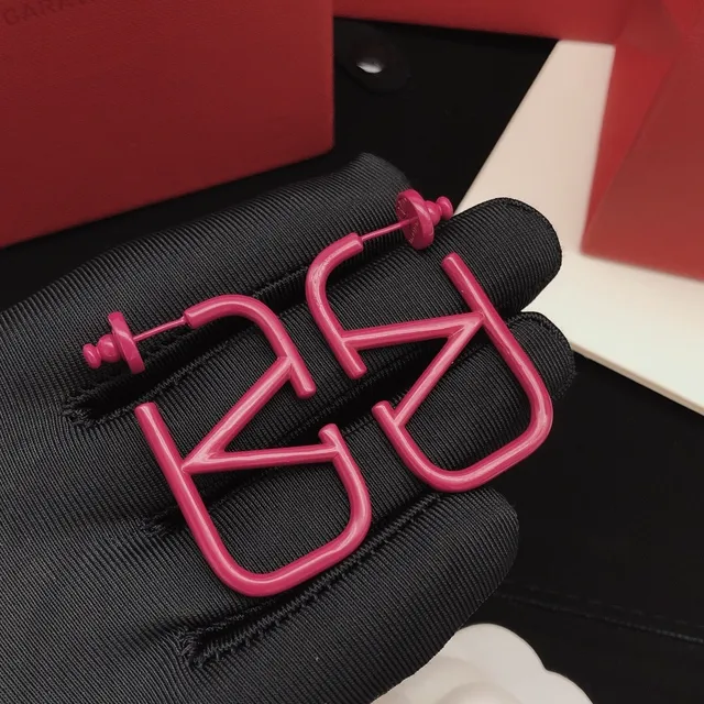 Geometric Matte Pink Open-Frame Hoop Earrings 9