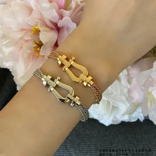 Pulseras de malla con cadena en tono dorado y plateado con cierre de shackle