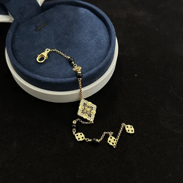 Gold Black Chain Enamel Quatrefoil Motif Bracelet 2