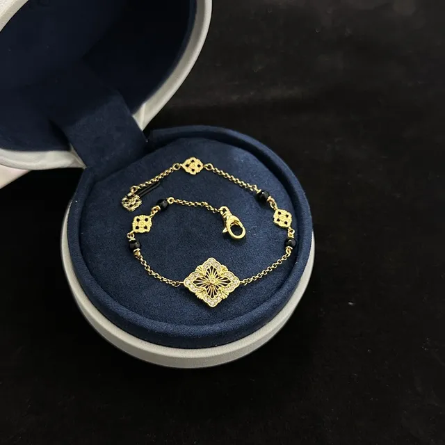 Gold Black Chain Enamel Quatrefoil Motif Bracelet 3