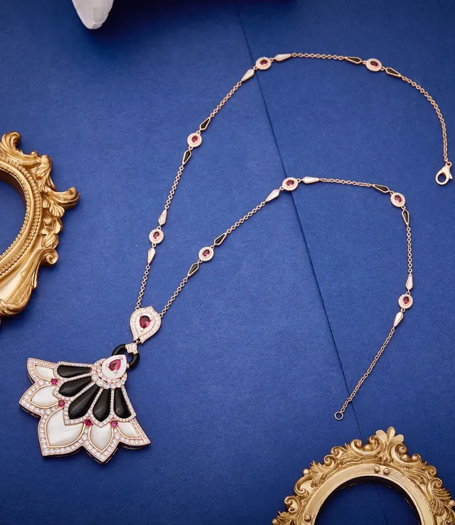 Colar de Ouro Preto Pendente em Forma de Leque Diamantes Pavé-Set 5