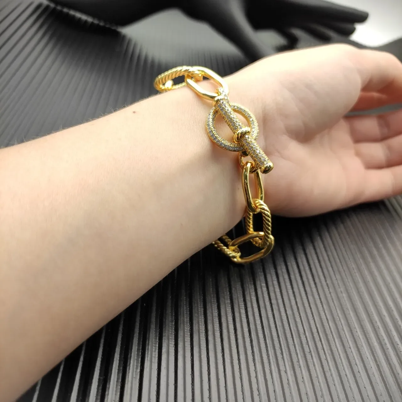 Gold Chunky Oval Links Twisted Rope Detailing Bracelet 6