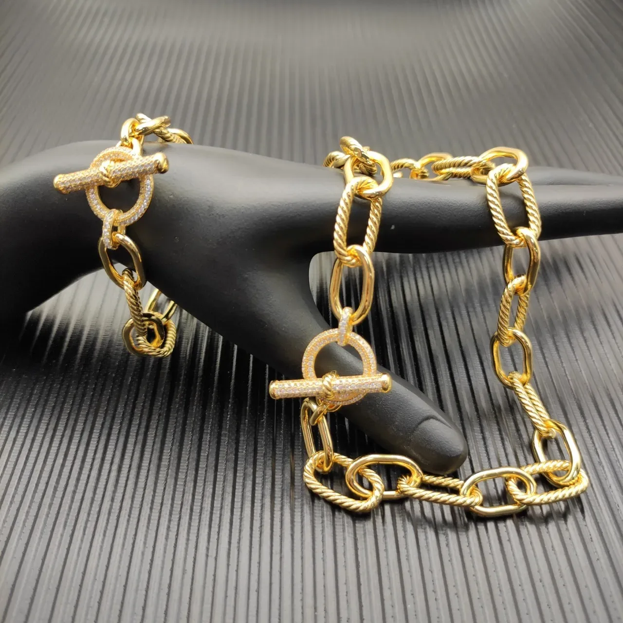 Gold Chunky Oval Links Twisted Rope Detailing Bracelet 8