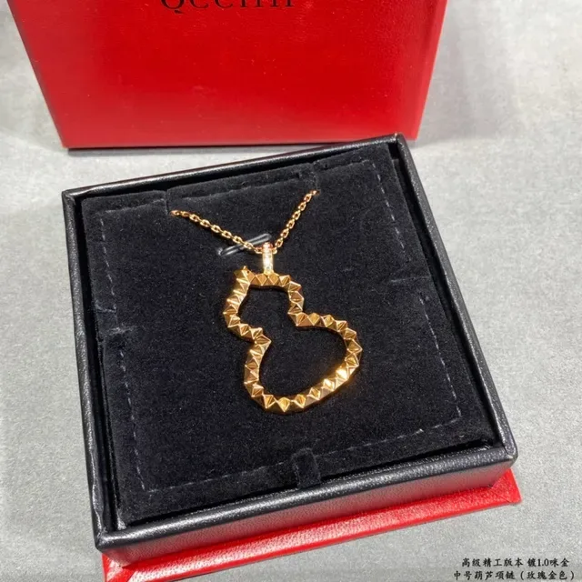 Gold Faceted Geometric Heart Silhouette Openwork Hollow Design Necklace 5