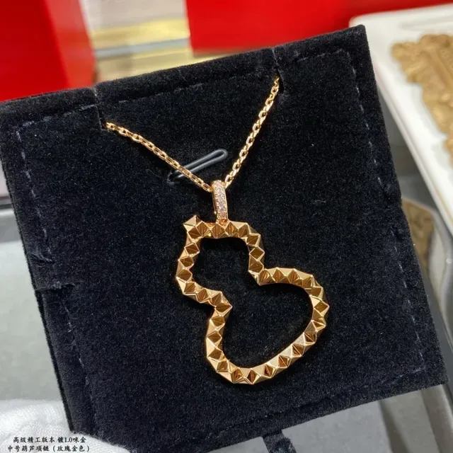 Gold Faceted Geometric Heart Silhouette Openwork Hollow Design Necklace 6