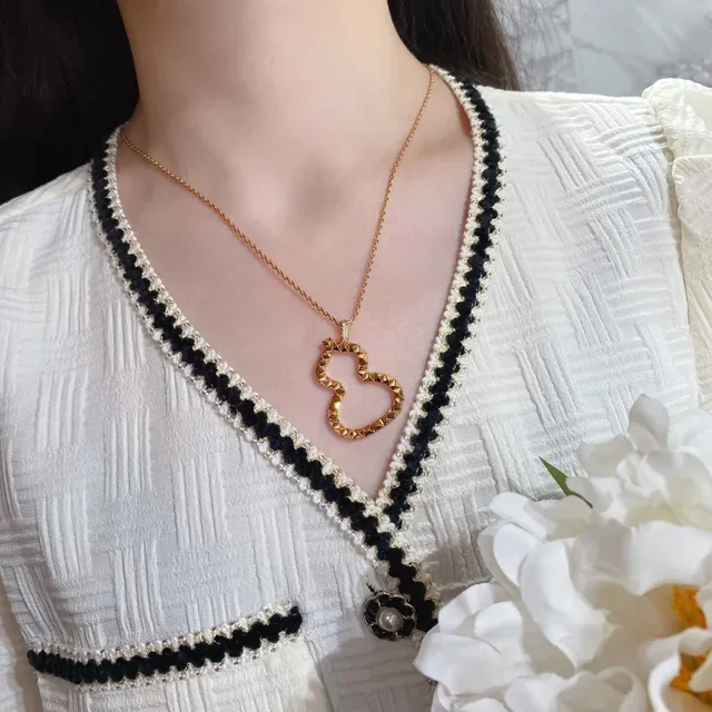 Gold Faceted Geometric Heart Silhouette Openwork Hollow Design Necklace 9