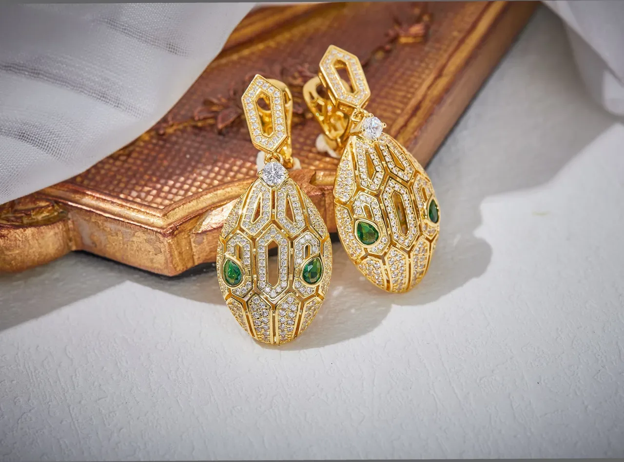Gold Green Teardrop-Shaped Pavé-Set Diamonds Earrings 2
