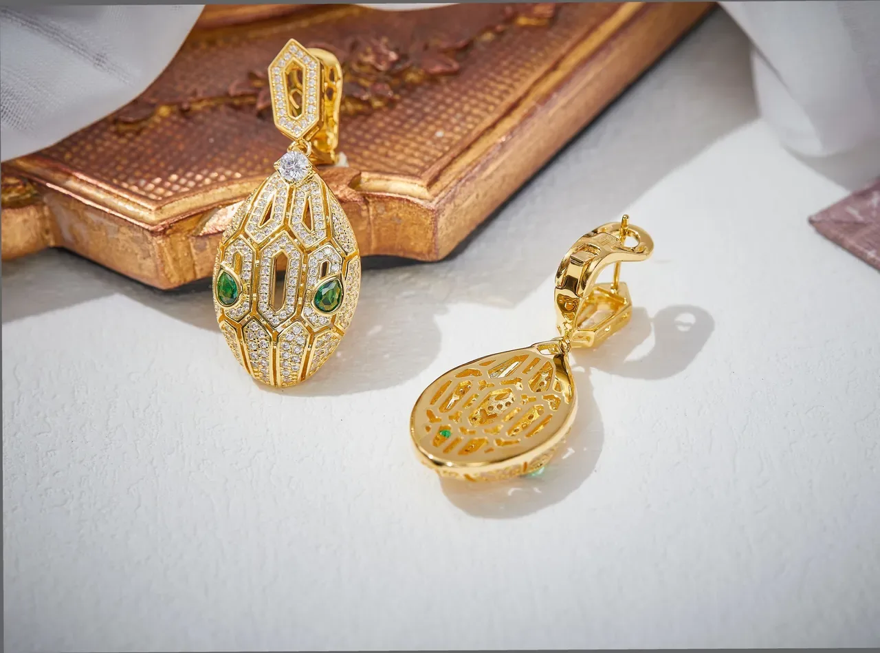 Gold Green Teardrop-Shaped Pavé-Set Diamonds Earrings 3