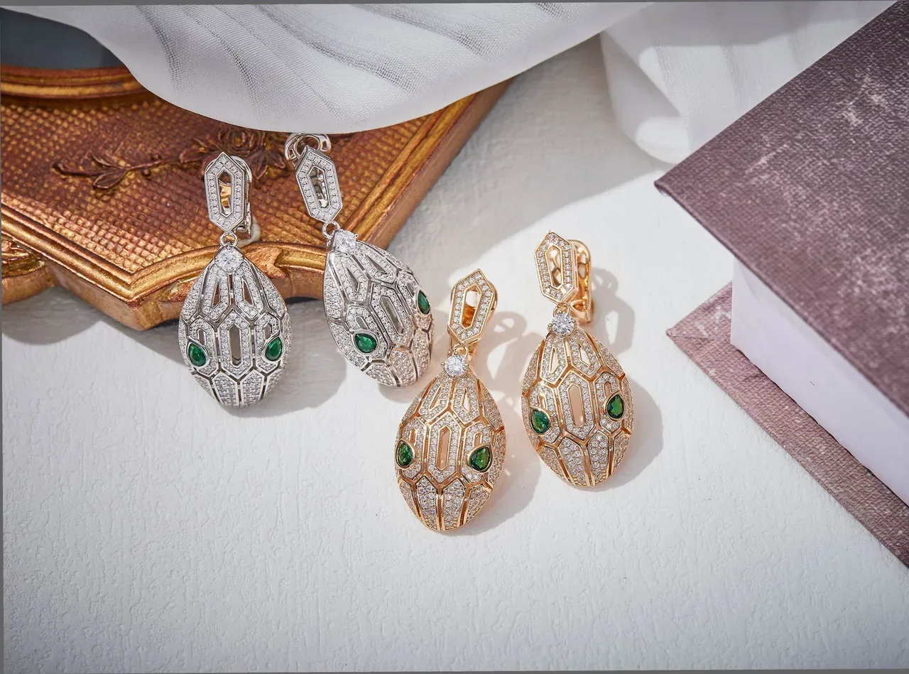 Gold Green Teardrop-Shaped Pavé-Set Diamonds Earrings 5