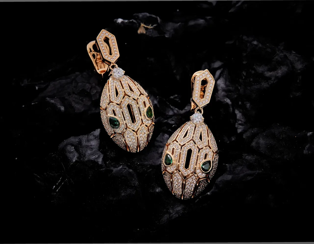 Gold Green Teardrop-Shaped Pavé-Set Diamonds Earrings 7