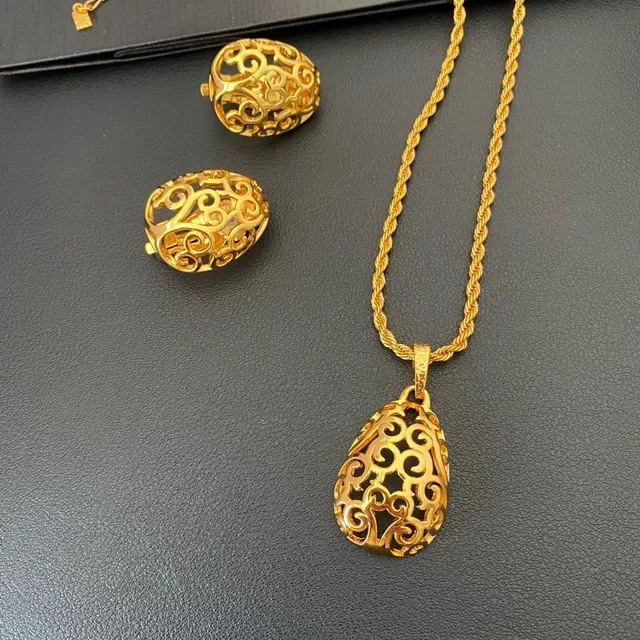 Gold Openwork Filigree Scroll Motif Necklace 13