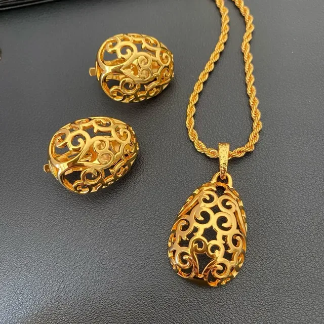 Gold Openwork Filigree Scroll Motif Necklace 14