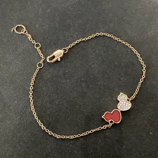 Pulseira com corrente dourada vermelha esmaltada coração charme