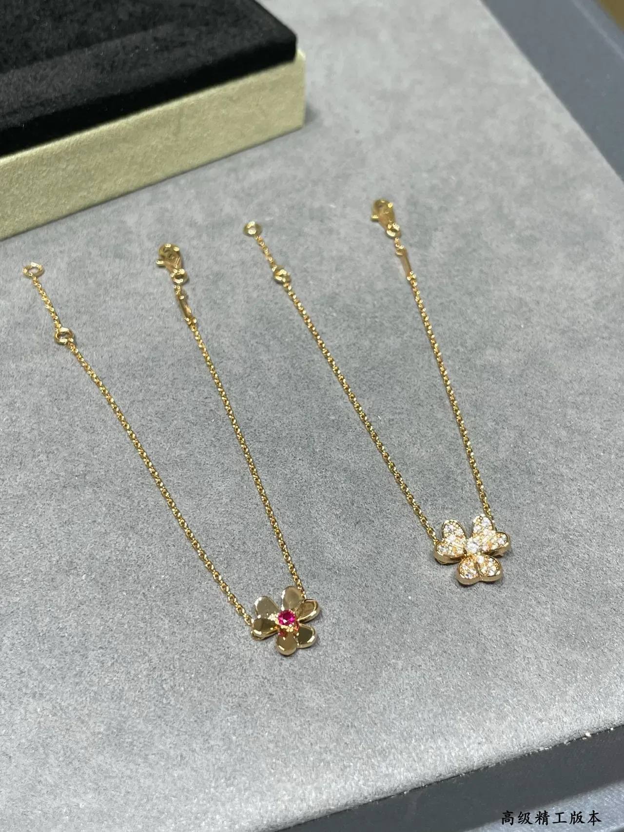 Gold Red Chain Five-Petal Flower Pendant Necklace 3