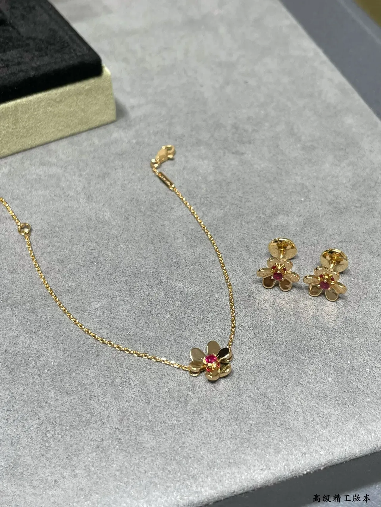 Gold Red Chain Five-Petal Flower Pendant Necklace 5