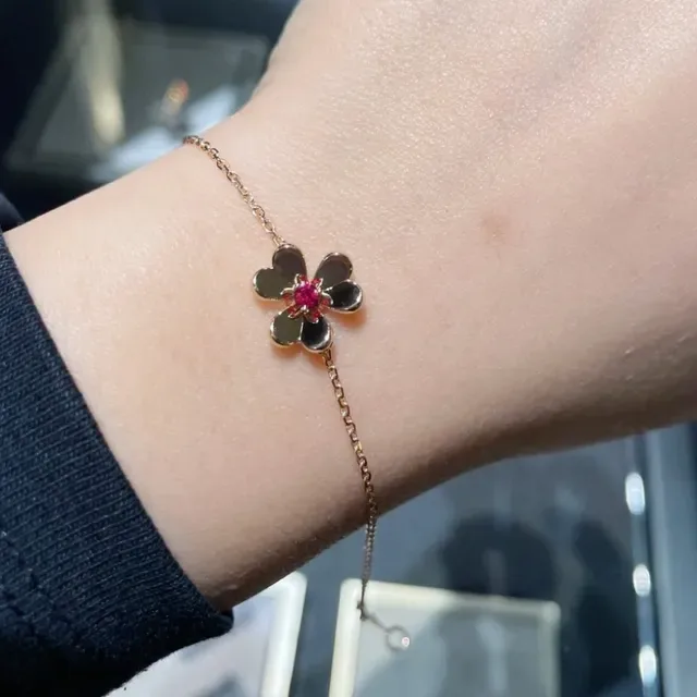 Gold Red Chain Five-Petal Flower Pendant Necklace 7
