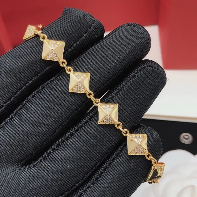 Gold Red Chain Pyramid-Link Motif Bracelet 4