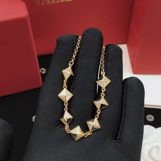 Gold Red Chain Pyramid-Link Motif Bracelet 5