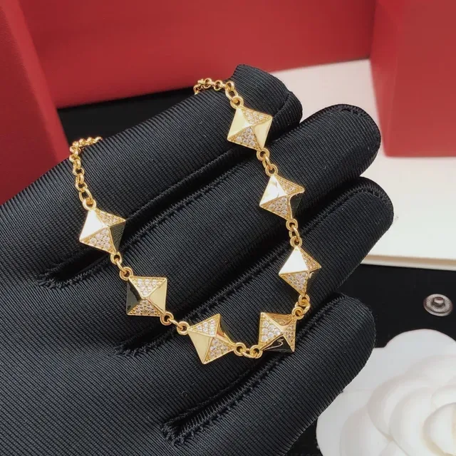 Gold Red Chain Pyramid-Link Motif Bracelet 6