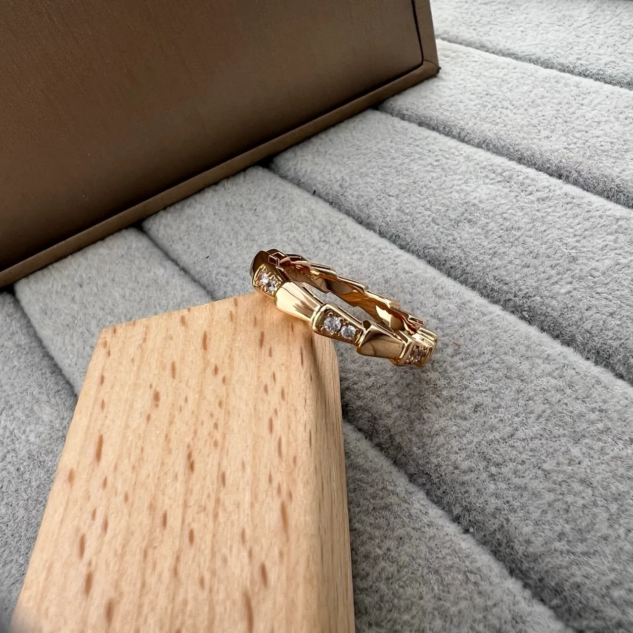 Gold Silver Bamboo-Link Segmented Band Pavé-Set Clear Stones Ring 5