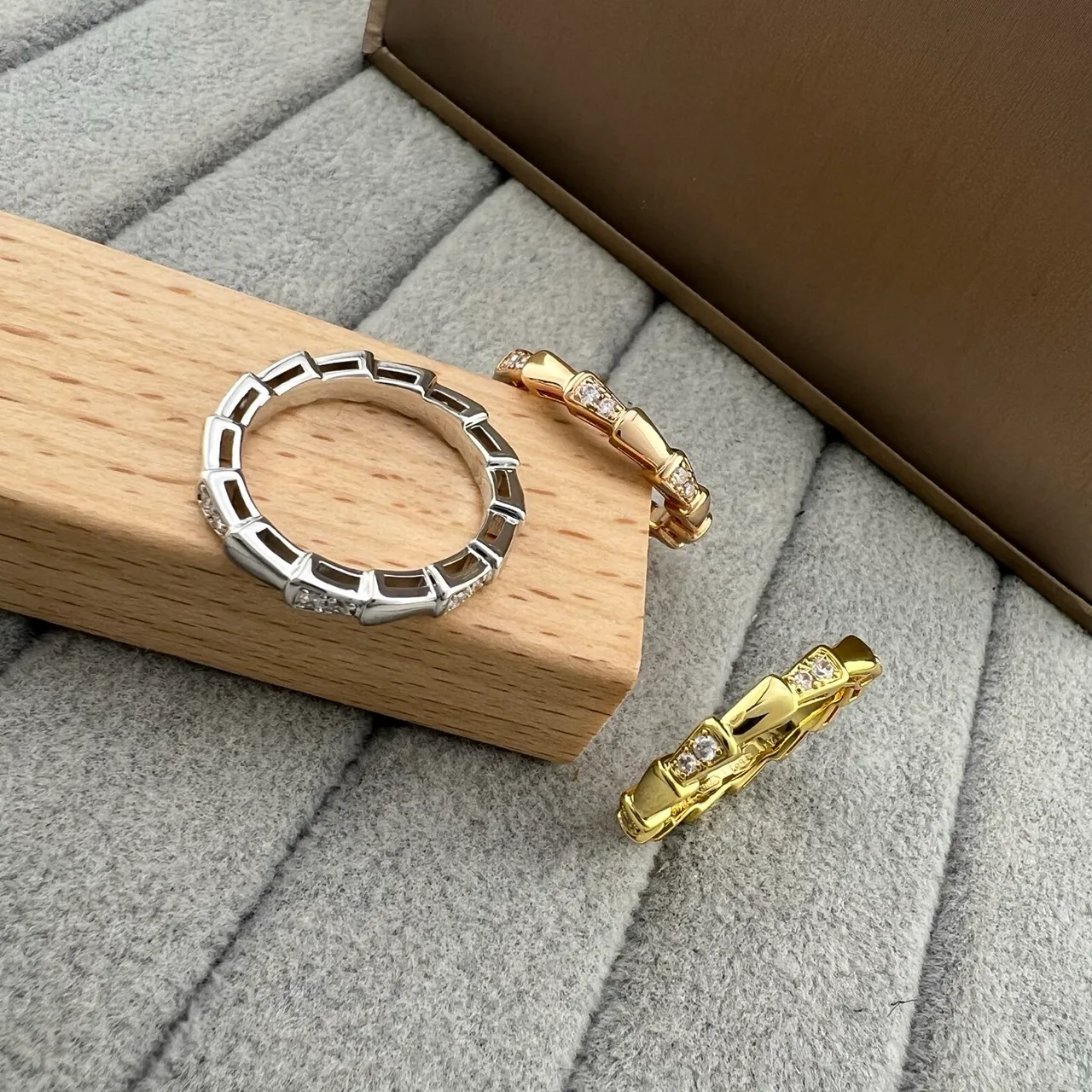 Gold Silver Bamboo-Link Segmented Band Pavé-Set Clear Stones Ring 7