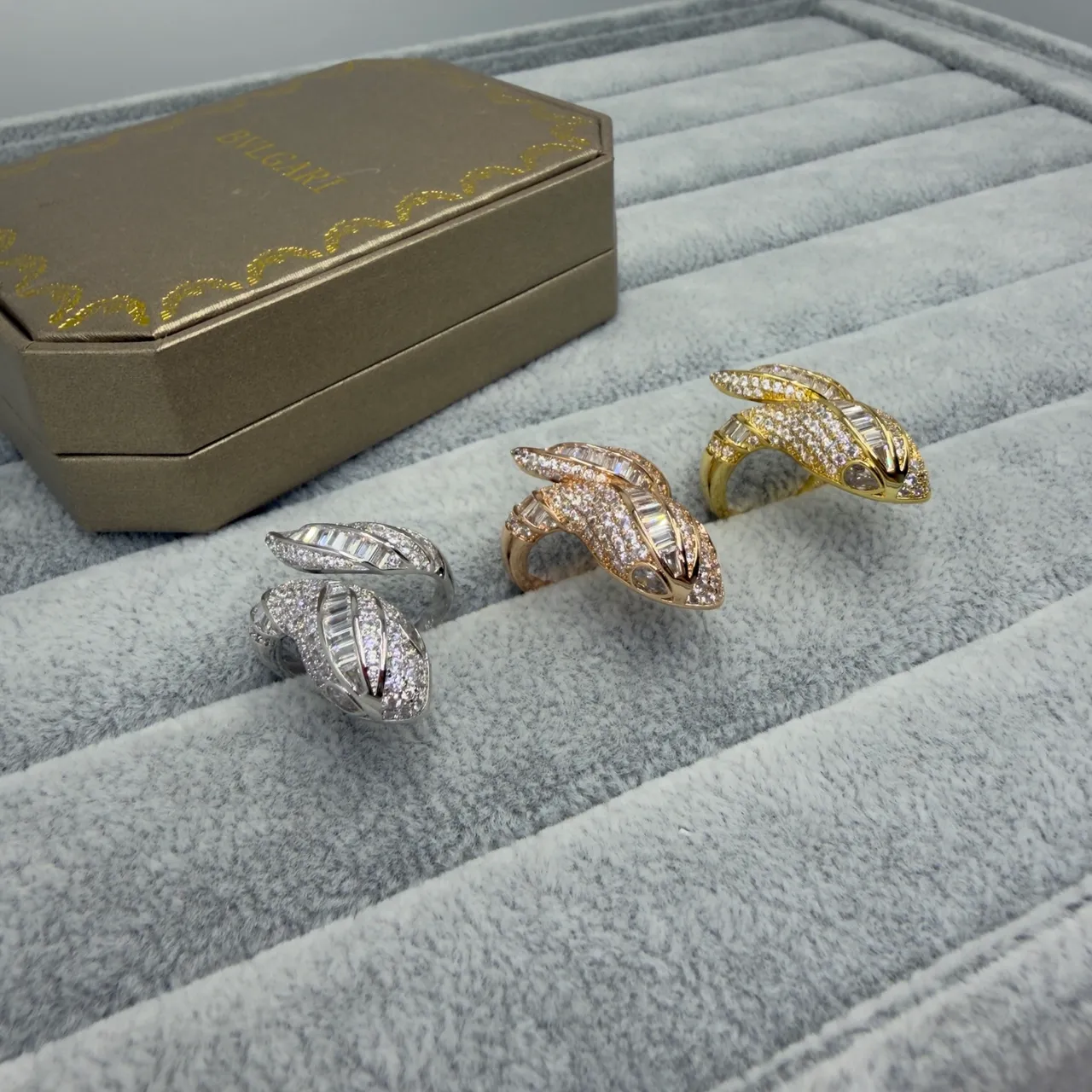 Gold Silver Leaf-Inspired Pavé-Set Ring 3