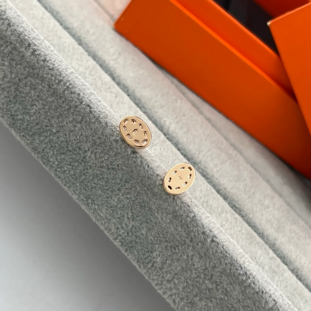 Gold Silver Perforated Oval Metal Stud Earrings 3