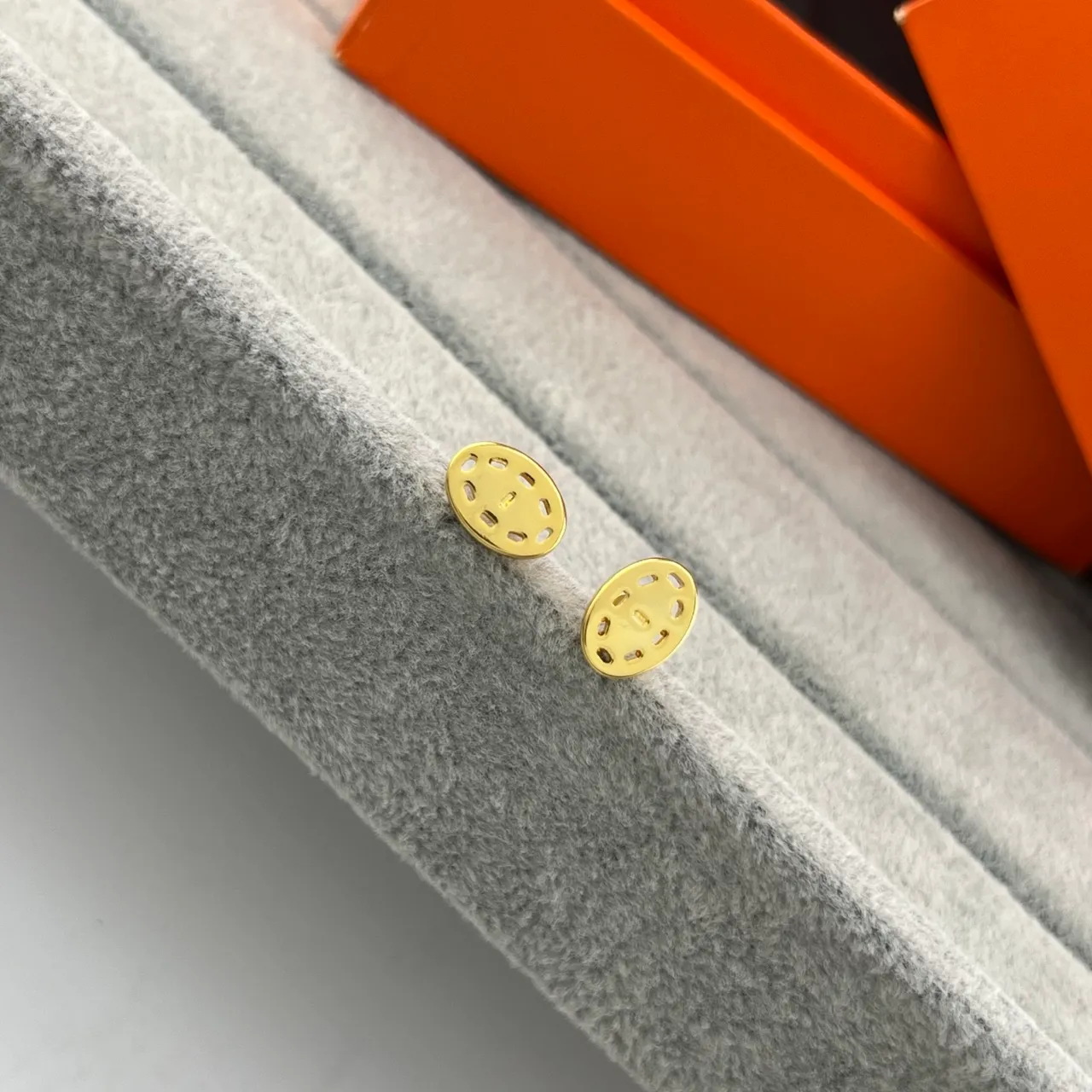 Gold Silver Perforated Oval Metal Stud Earrings 5