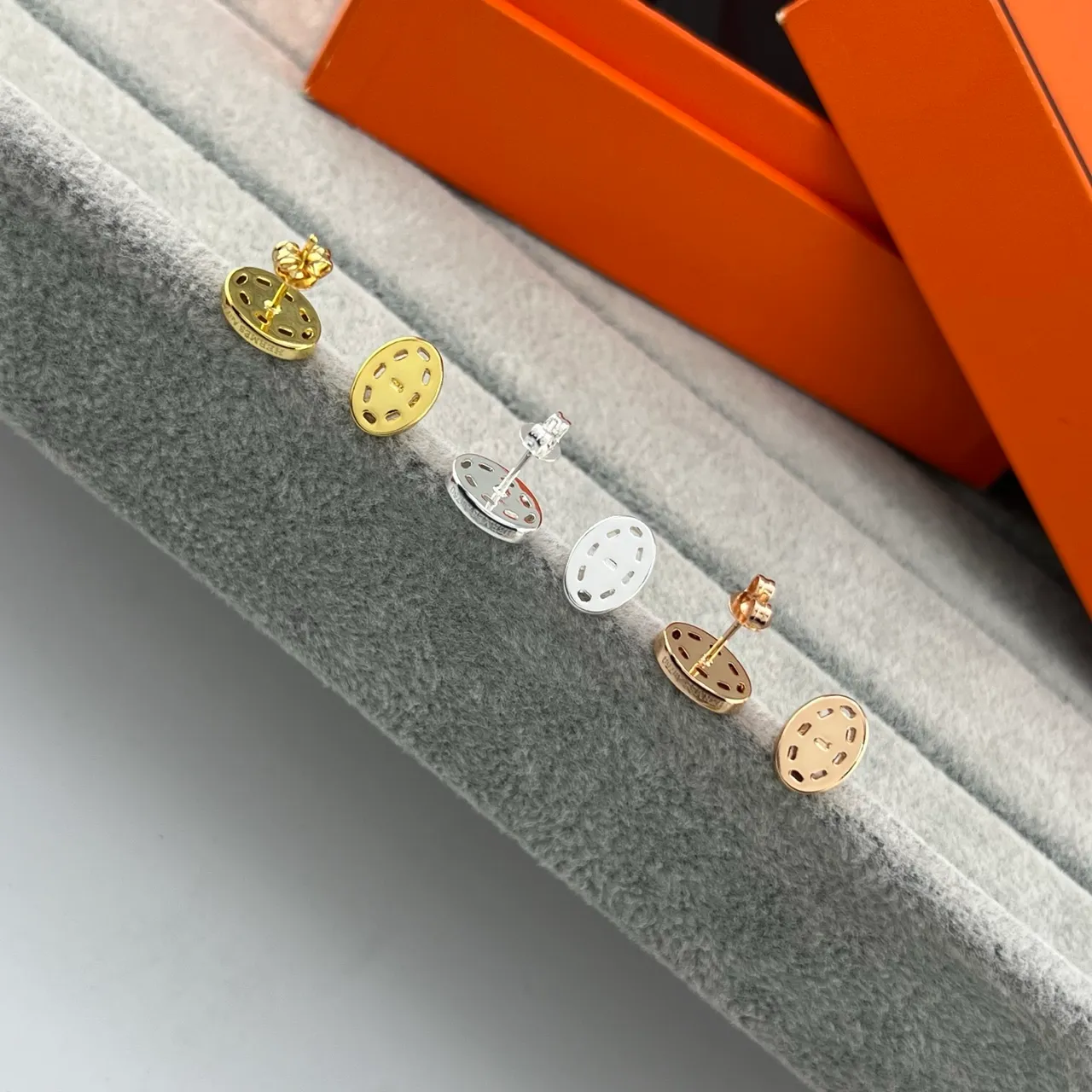 Gold Silver Perforated Oval Metal Stud Earrings 6