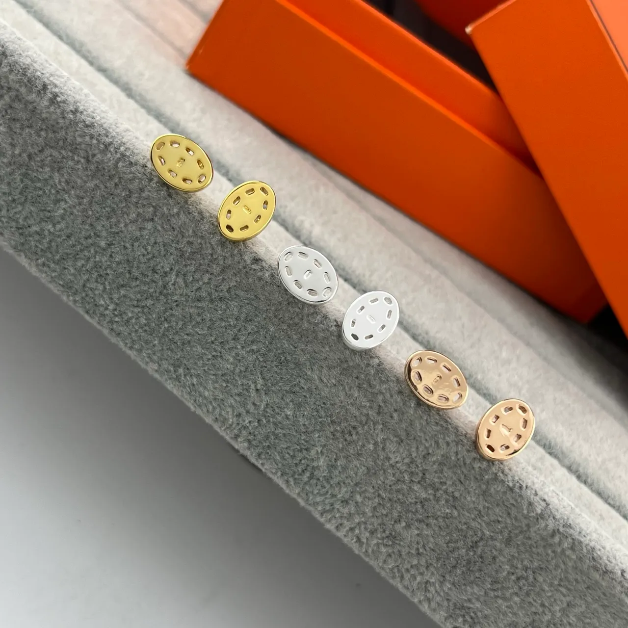 Gold Silver Perforated Oval Metal Stud Earrings 7