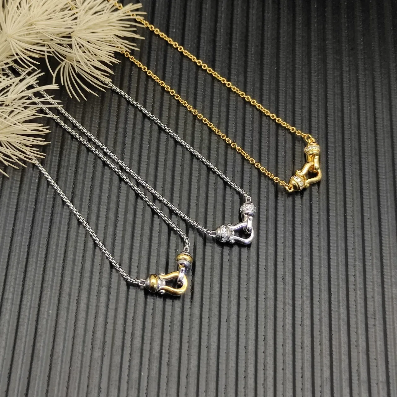 Gold Silver Twisted Rope Chain Clasp-Shaped Pendant Necklace 4