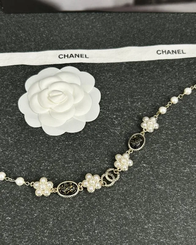 Gold-Tone Pearl and Resin Cabochon Cluster Necklace 3