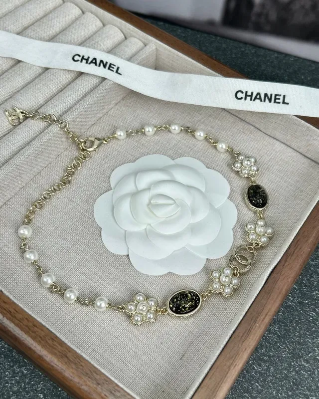 Gold-Tone Pearl and Resin Cabochon Cluster Necklace 4