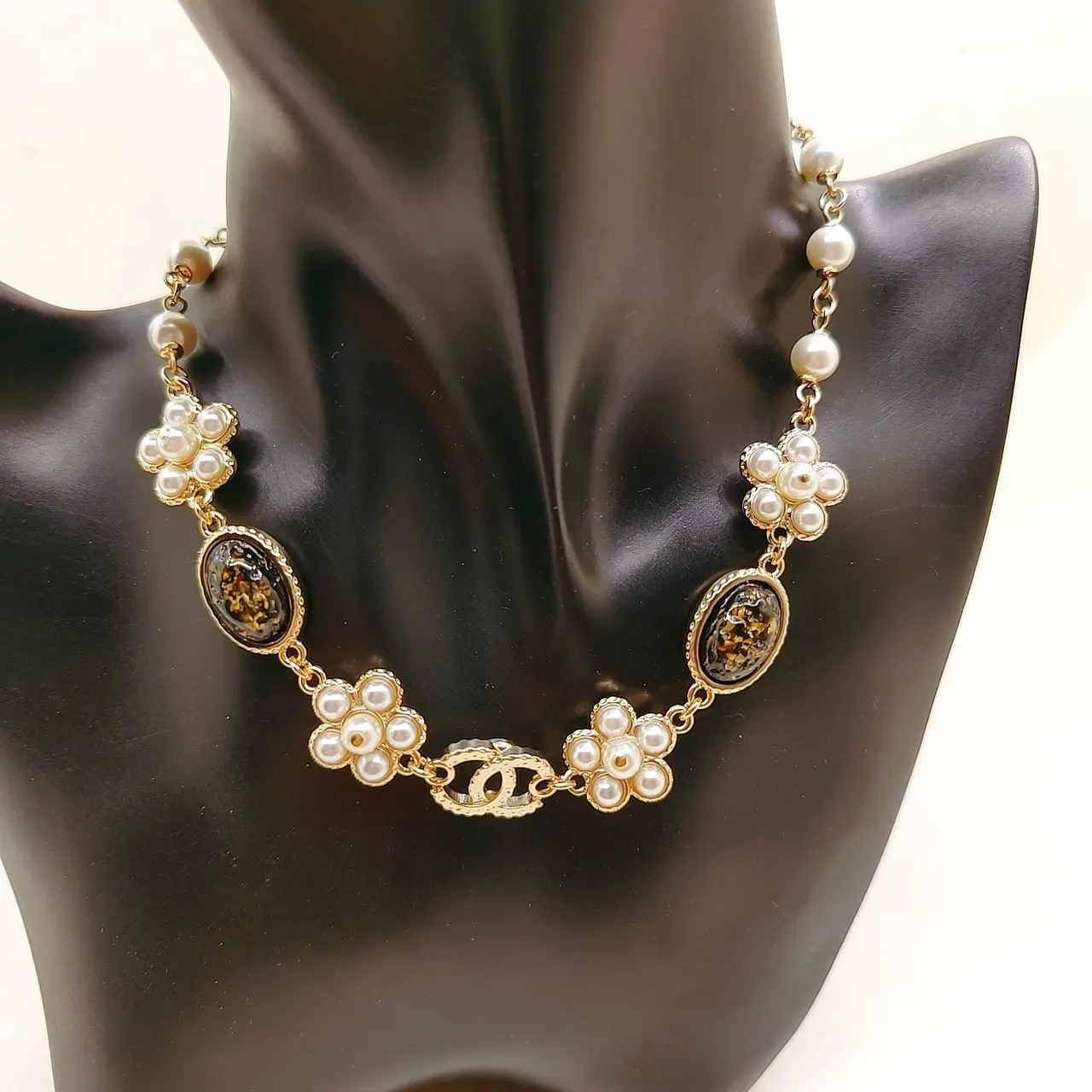 Gold-Tone Pearl and Resin Cabochon Cluster Necklace 9